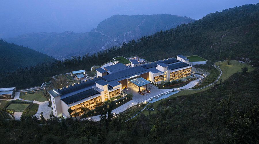Best wedding venue in Mussoorie — JW Marriott Walnut Grove Resort lawn setup